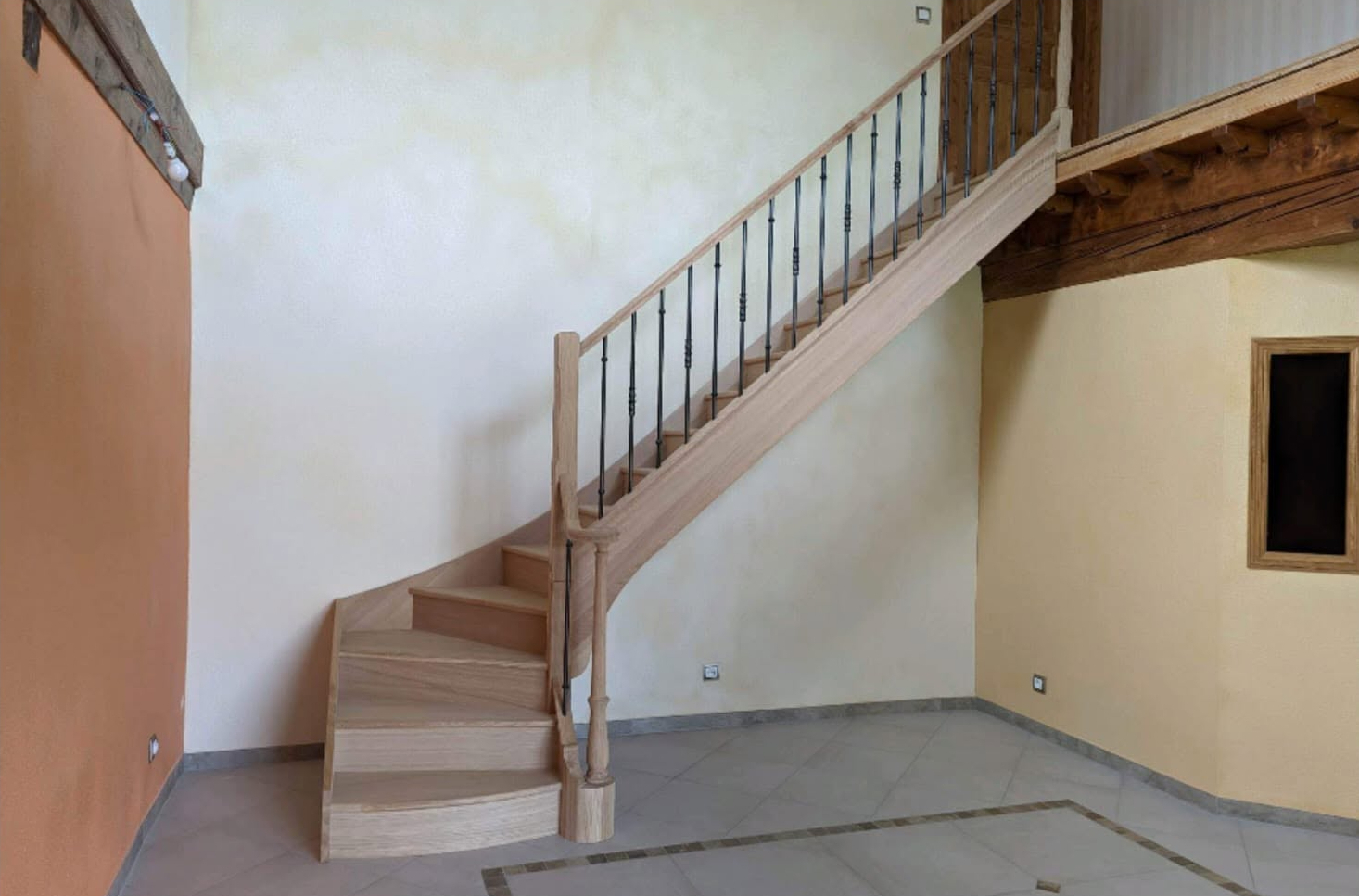 Installation d’un escalier en chêne massif.